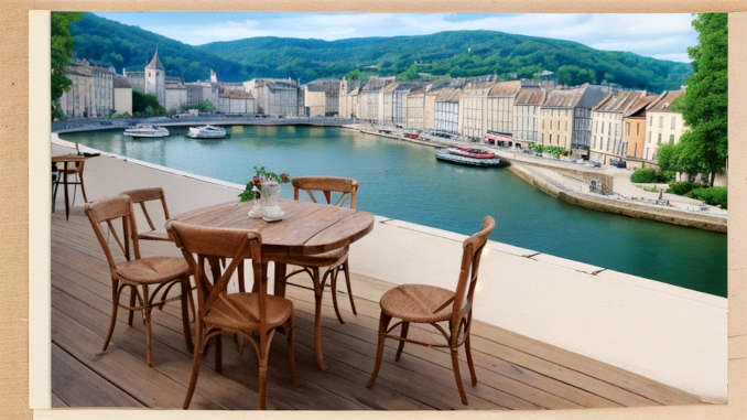 Ein Tisch am Mittelmeer in Frankreich.