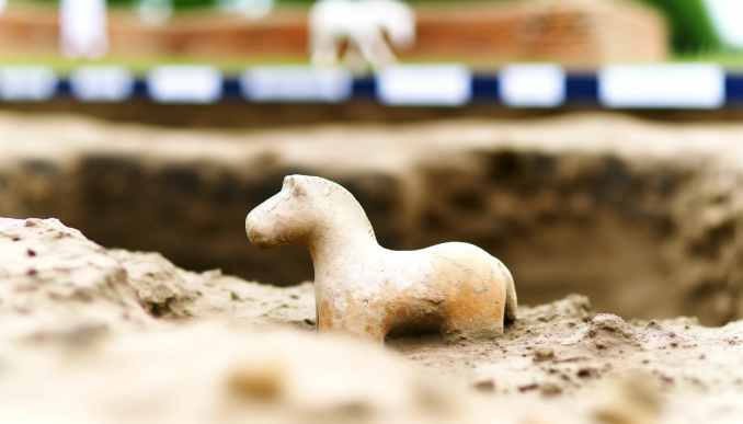Pferd Figur in Thorn entdeckt.